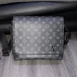 Louis Vuitton District PM Messanger Bag 