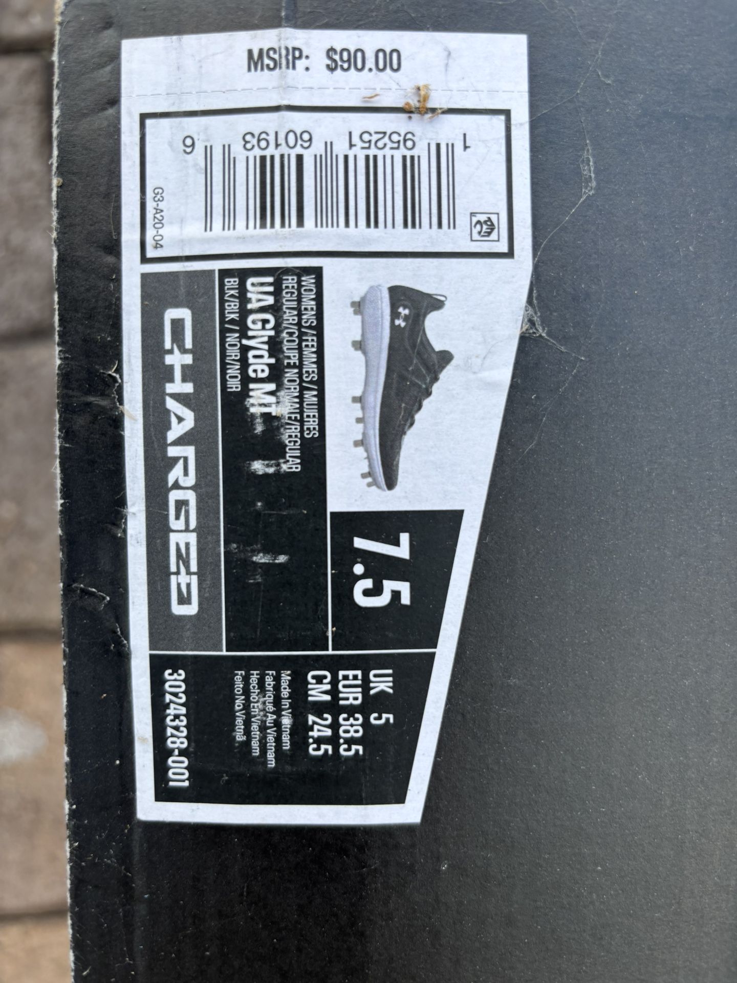 NEW *Under Armour cleats- woman’s 7.5