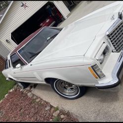 1977 Ford Thunderbird 