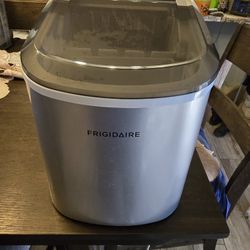 Frigidaire Table Top Ice Maker