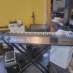 Roland RD700 
