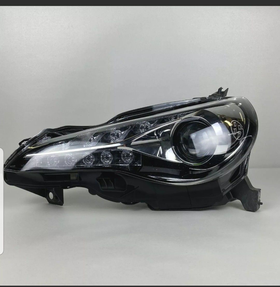 2017 -2020 Toyota 86, Toyota GT86 RIGHT AND LEFT headlights.