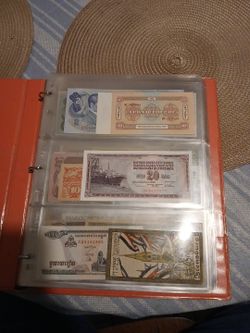 100+ UNCIRCULATED WORLD BANK NOTES IN BINDER