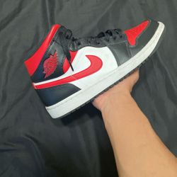 Jordan 1 High Black Red 