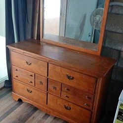Solid Wood Dresser With Mirror 