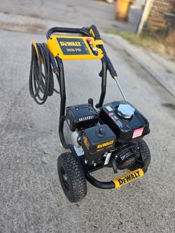 DEWALT
3600 PSI 2.5 GPM Gas Pressure Washer, Honda GX200 Engine