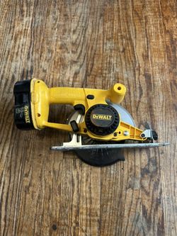DeWalt Circular Saw 