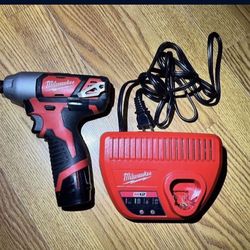 Milwaukee M12 12V Lithium-lon Cordless 1/4 in. Hex Impact With battery and charger