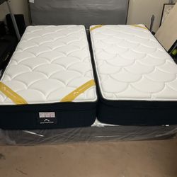 DreamCloud Premier Rest, Split King Mattress Perfect Condition