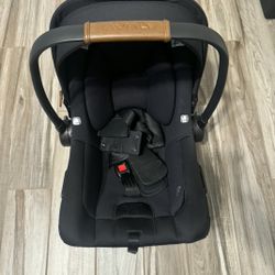 Nuna Carseat With 2 Bases