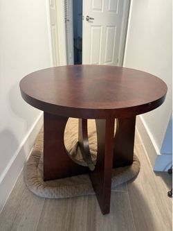 Round end table
