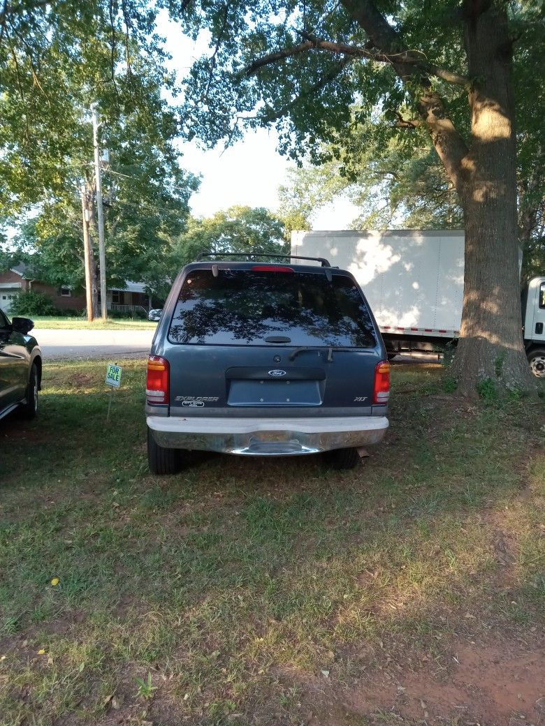 1999 Ford Explorer