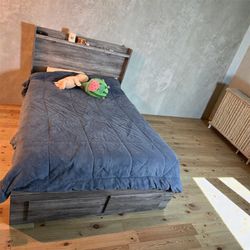 Queen Size Bed Frame & Mattress 