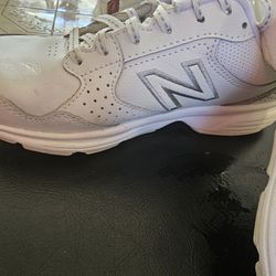 Youth Size 5 White NB Sneakers