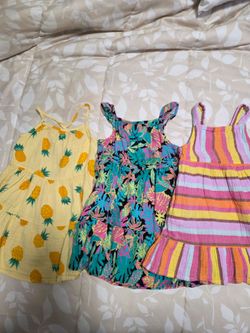 Outfits for girls, size 3T, $5 each/ Ropa para niñas talla 3 años, $5 c/u