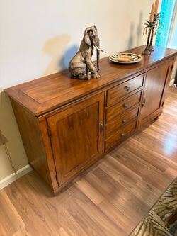 Ethan Allen Side Board/ Hutch