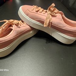 Beautiful Women's Sneaker Design By Puma  $30