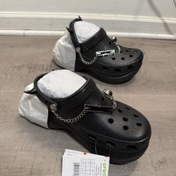 Crocs x LE SSERAFIM Classic Bae Clog Glitter Black (Women's 10)  AND jibbitz