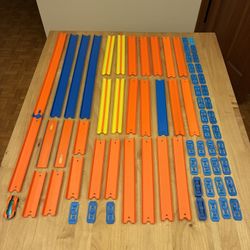 Large Hot Wheels Straight Track & Connectors Lot with 1 Car