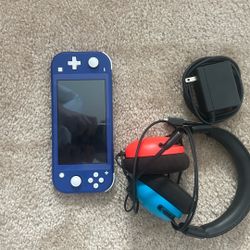 Nintendo Lite With Headphones 
