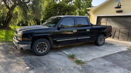 2005 Chevrolet Silverado 1500 pickup truck 2wd crew cab
