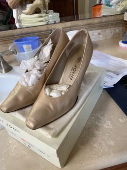 St. John Pumps Size 7B
