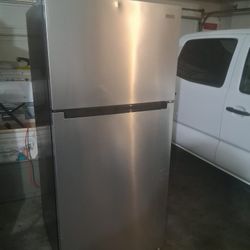 Visani Apartment Size Fridge 