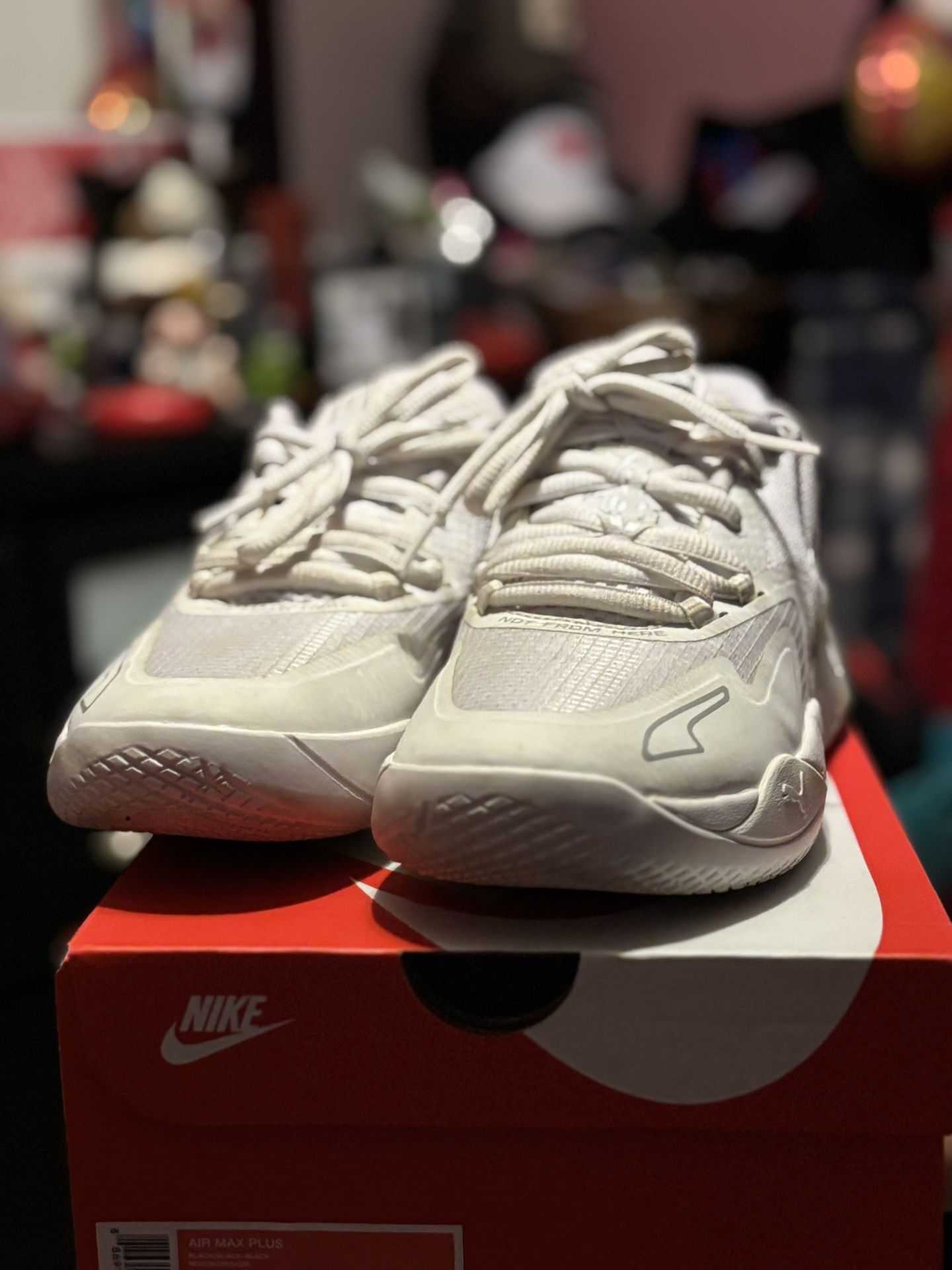 2022 MB.01 Lo 'Team Colors - Triple White'