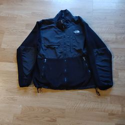 MUST HAVE North Face Fleece Jacket!! This Is A Men's Medium. It Was Only Worn A Few Times And Is In Wonderful Condition. Let The Buying Begin!!