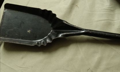 Black  Metal Coal Ash Shovel