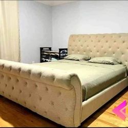 Hot Sale 🔥King Upholstered Sleigh Bed 

*Brand New 👍 In Stock 💧Starting at $94/mo