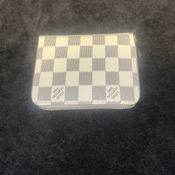 White Checkered Louis Vuttion Wallet 