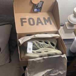 Yeezy Foam RNR Stone Salt Size 10