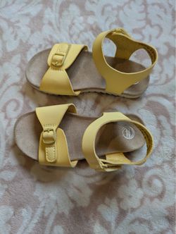 Wonder Nation Yellow Size 9 Toddler Sandals