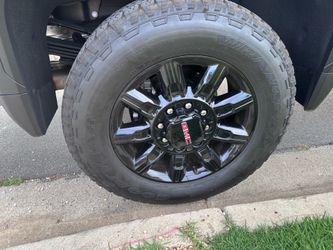 2025 2500 GMC AT4 Rims and Tires (Stock)