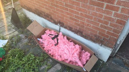 Pink Christmas tree 8ft