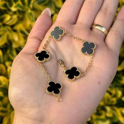 VAN CLEEF & ARPELS VINTAGE ALHAMBRA 5 MOTIF ONYX BRACELET