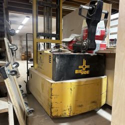 Big Joe Electric Fork Lift