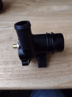 Engine Thermostat Housing 