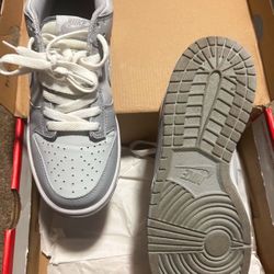 grey nike dunk low