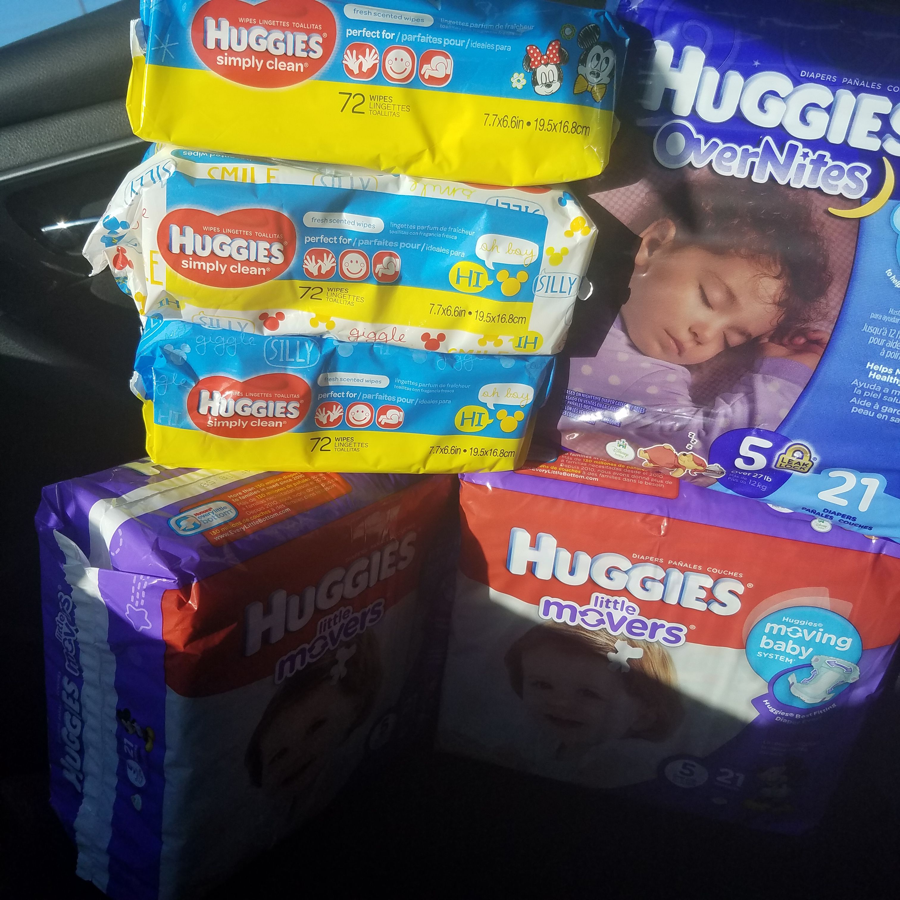 HUGGIES DIAPERS & WIPES size 5