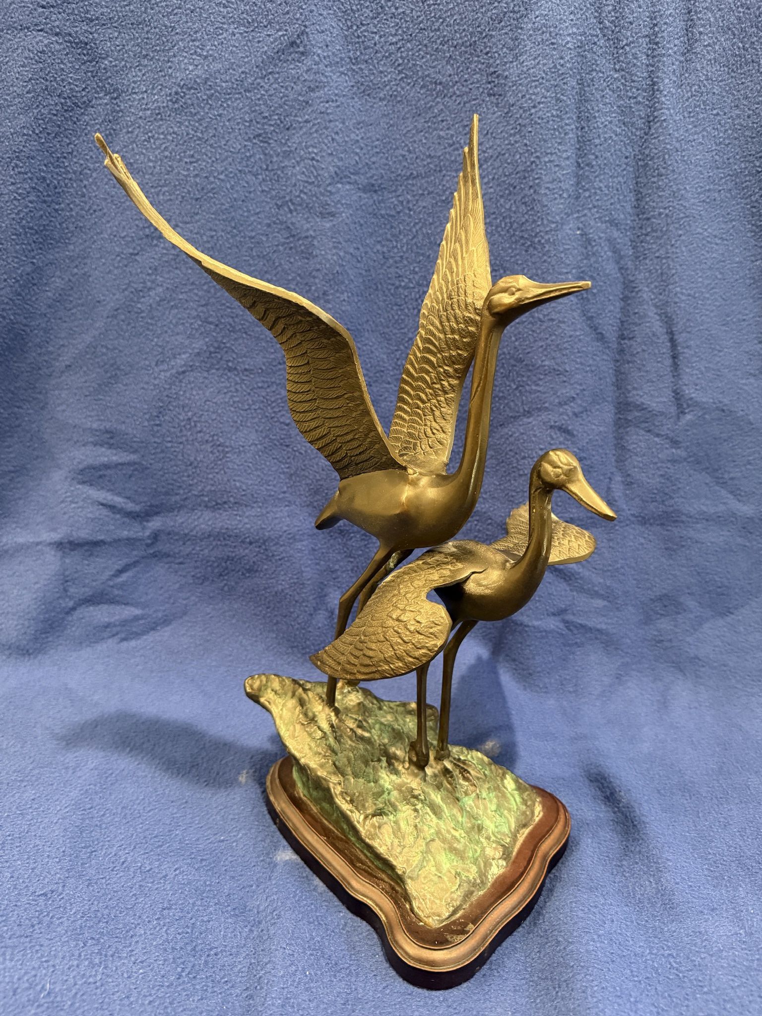 Egret Crain statue, Bronze or Brass?