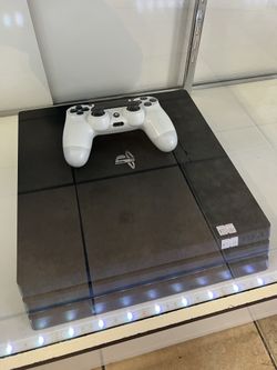 PlayStation 4 Pro 1TB W/ 1 controller And Cables