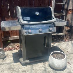 WEBER BBQ Gas Grill, Needs To Be Fixed