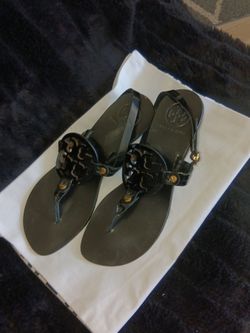 7 1/2 black Tory Burch sandle with gold accents