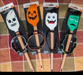 Halloween Baking Spatulas with Cookie Cutter NEW IN Package