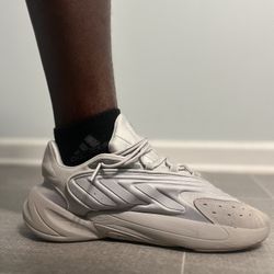 Adidas Ozelia Size 9.5 7/10 Condition 