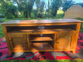 TV stand / entertainment center
