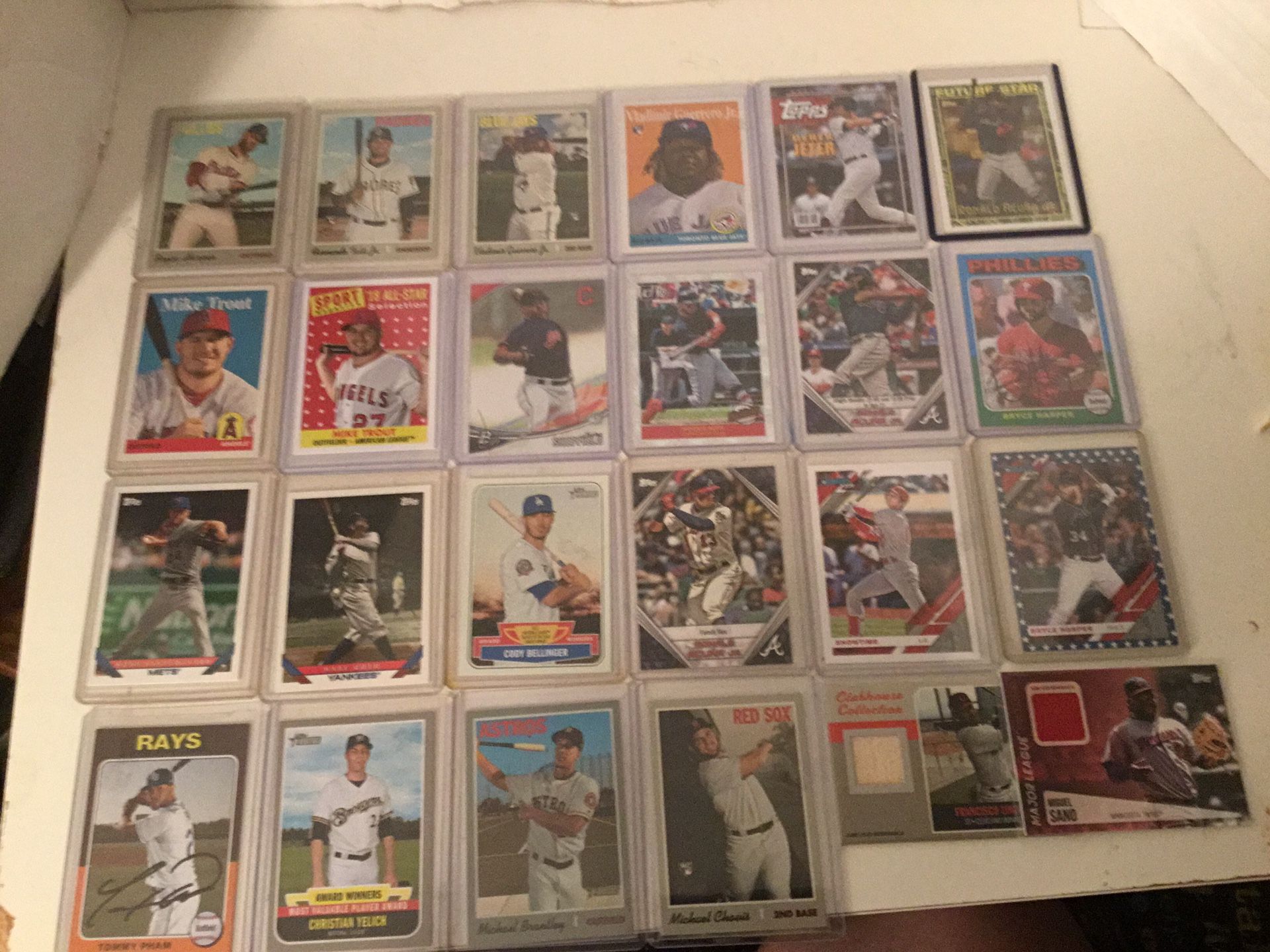 24 baseball cards. Mostly 2019. Nice lot of 24 cards. Relics included.