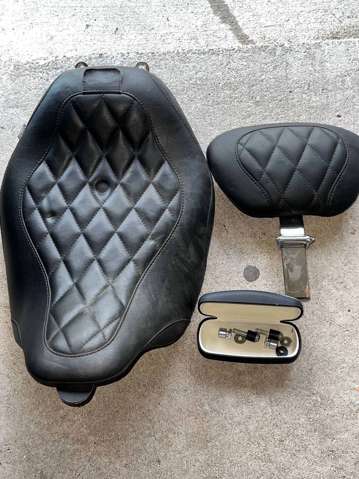 Mustang Solo Seat Harley Davidson FLHR/X/T/TR 79725 Diamond Stitching